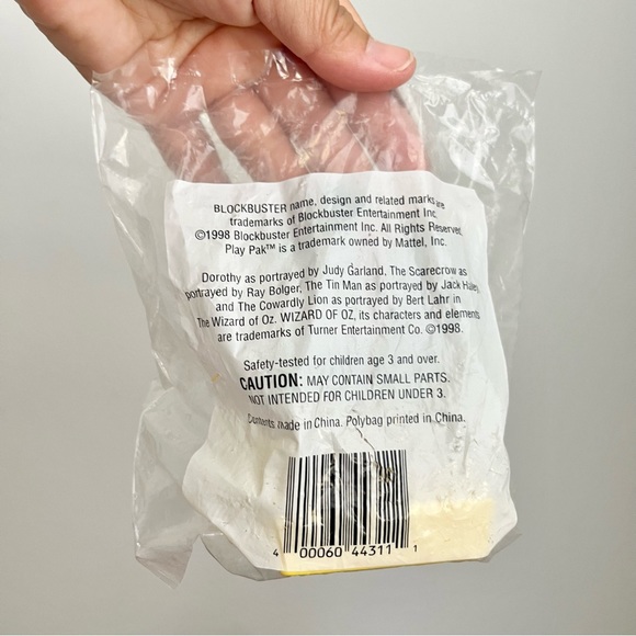 Set of 2 VTG Blockbuster Wizard of Oz Figurines Sealed Package Dorothy Scarecrow - Picture 3 of 6